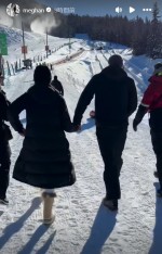 メーガン妃、ヘンリー王子の声援を受け泣く泣くスノーチュービングに挑戦※「Meghan，Duchess of Sussex」インスタグラム
