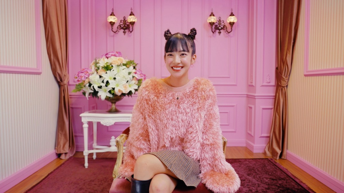 5代目バチェラー、ショーダンサー美女に密着されデレデレ「すごいドキドキする」
