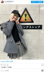 橋本愛、ミニスカショット　※「橋本愛」インスタグラム