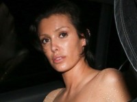 カニエ妻ビアンカ・センソリ、今度はブラ＆Tバック、肘＆膝当てだけ身に着けてスケート