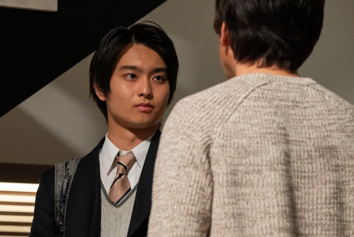 『御上先生』“謎の青年”高橋恭平、正体判明にネット騒然「めっちゃキーパーソン」「かばってた…？」