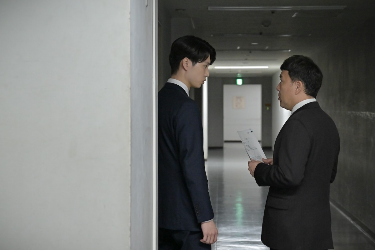 『クジャクのダンス、誰が見た？』第8話　“心麦”広瀬すず、刑事“赤沢”藤本隆宏に事件の見直しを求める