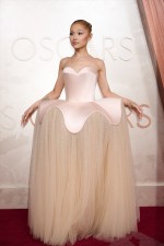 アリアナ・グランデ、第97回アカデミー賞授賞式レッドカーペットにて