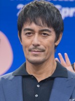 ドラマ『キャスター』に出演する阿部寛