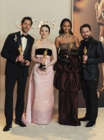（左から）エイドリアン・ブロディ、マイキー・マディソン、ゾーイ・サルダナ、キーラン・カルキン、第97回アカデミー賞授賞式レッドカーペットにて