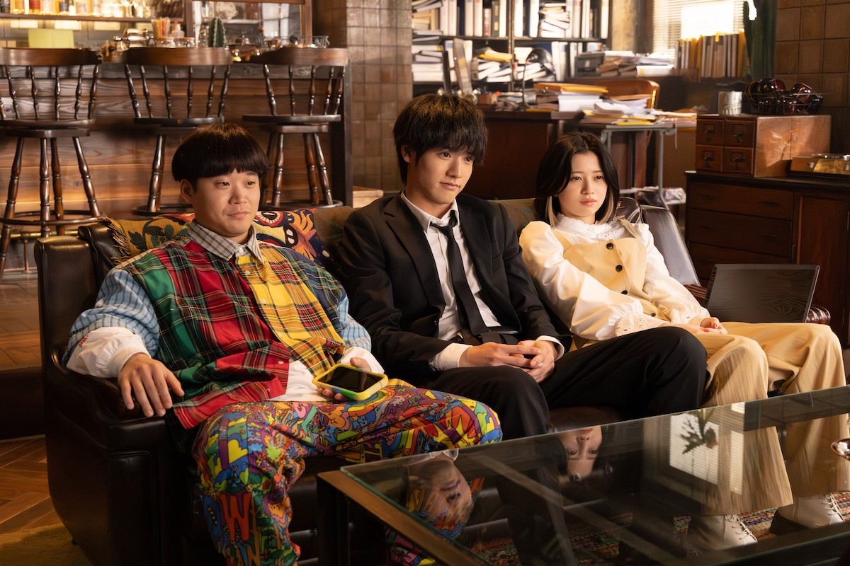 『相続探偵』第8話　“灰江”赤楚衛ニ、大学教授の隠し子の可能性がある青年“正樹”小林虎之介と対面