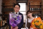 ドラマ『アンサンブル』クランクアップを迎えた（左から）シソンヌ・じろう、長濱ねる