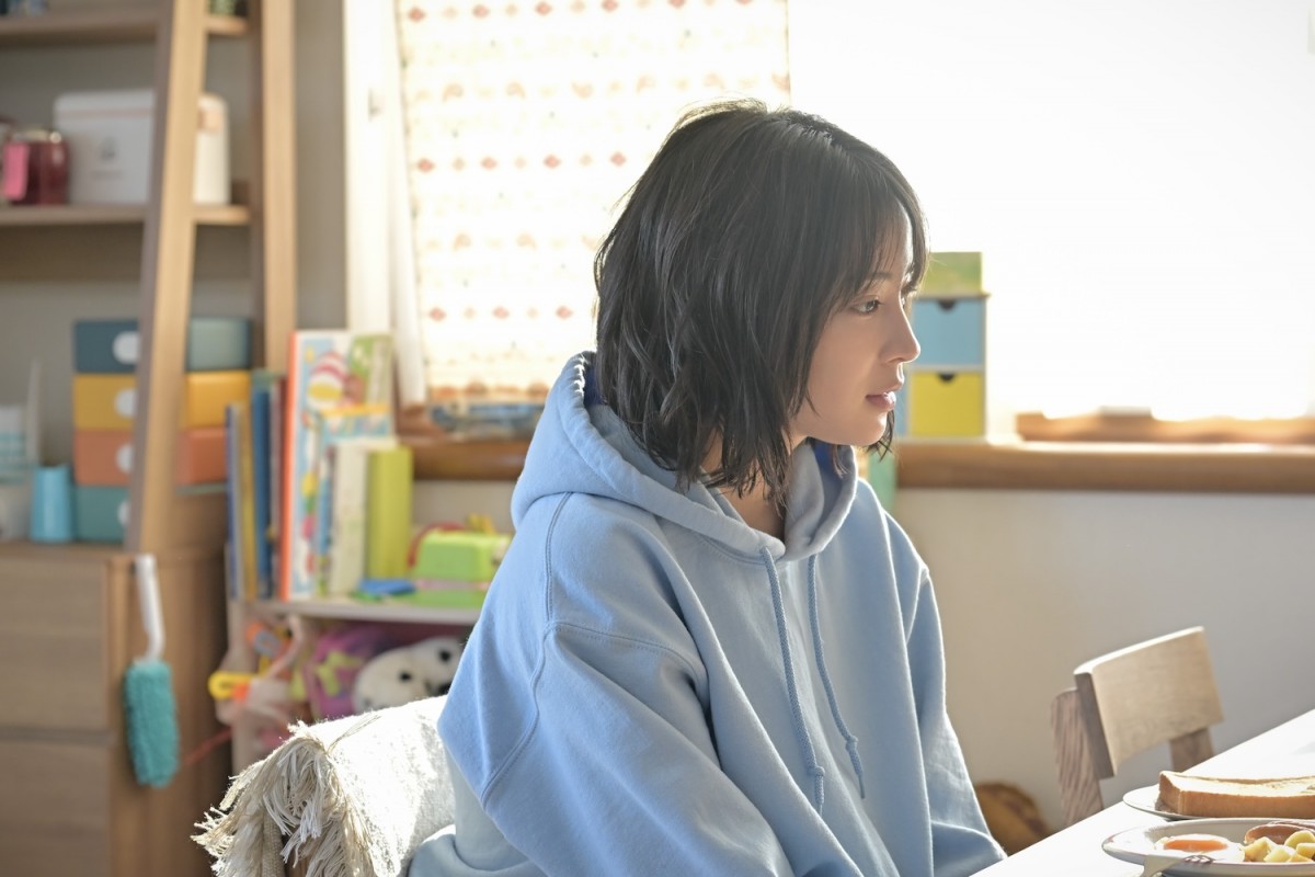 『クジャクのダンス、誰が見た？』第8話　“心麦”広瀬すず、刑事“赤沢”藤本隆宏に事件の見直しを求める