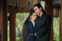 （左から）ヒロイン役のジュー・シューダン、頭脳明晰なオレ様王子役のチャン・ハン