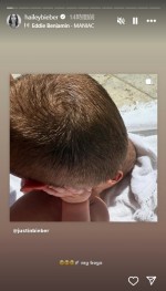 ヘイリー・ビーバー、息子にキスする夫ジャスティン・ビーバーの投稿シェアし誇りをにじませる※「Hailey Rhode Bieber」インスタグラム