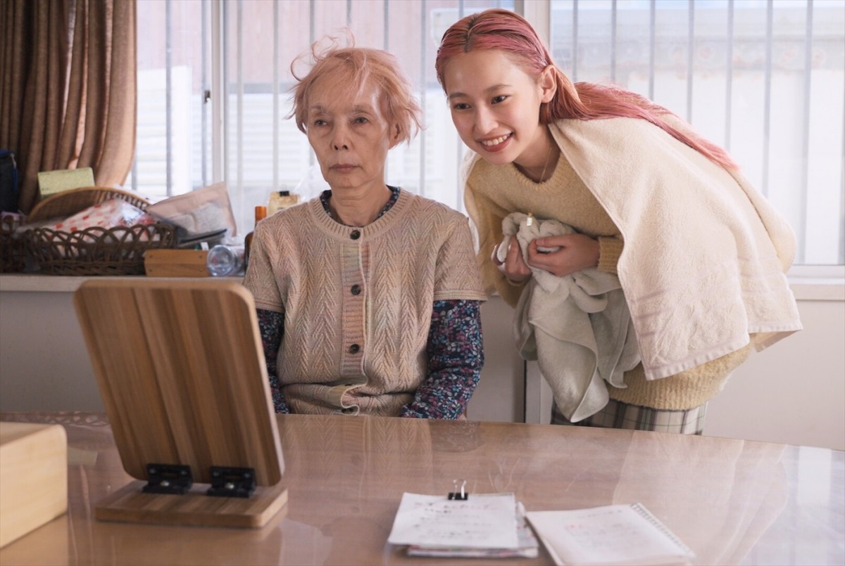 研ナオコが認知症のおばあちゃんを熱演！　映画『うぉっしゅ』予告編解禁　梅沢富美男、ニューヨーク・嶋佐らのコメントも到着