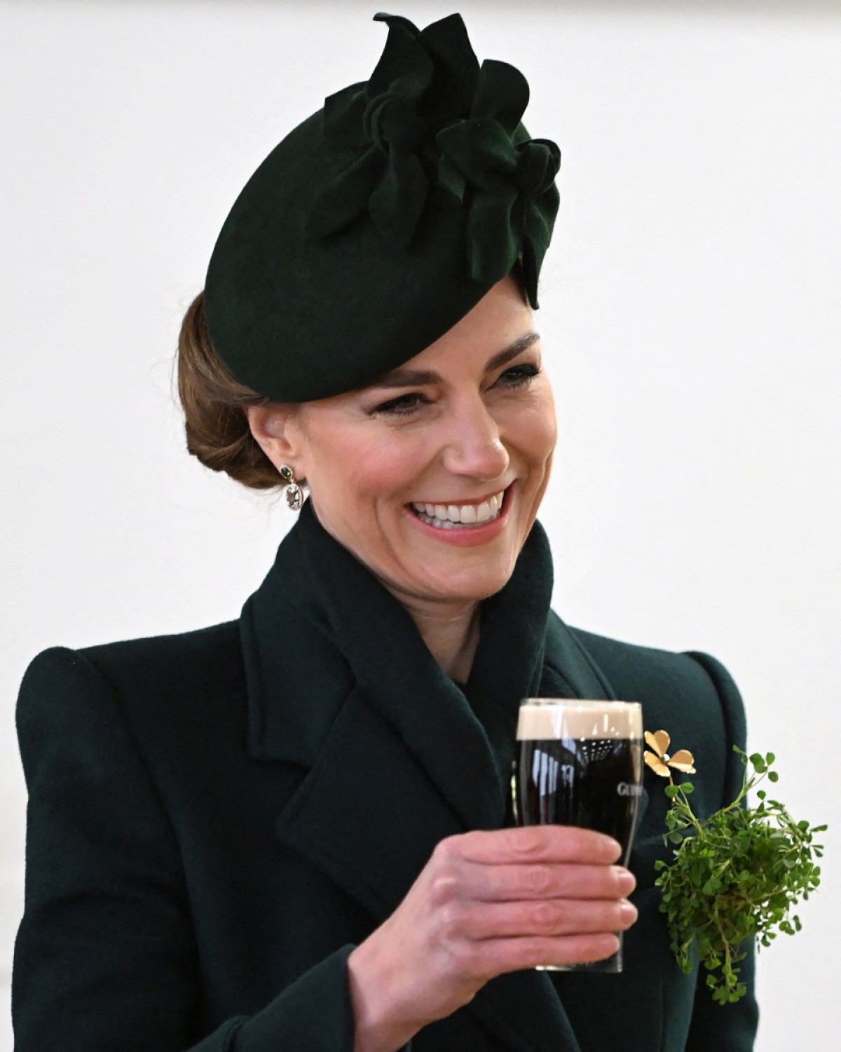 キャサリン妃が聖パトリックデーのパレートに2年ぶりに参加　メーガン妃はグリーンのワッフルでお祝い