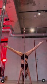 熊田曜子、ポールダンス姿　※「熊田曜子」インスタグラム