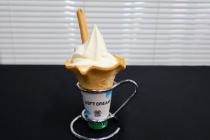 ミニストップ新作「北海道ミルクソフト」が超濃厚！　“日本一巻きがうまいソフトクリーム”で実感〈実食レポ〉
