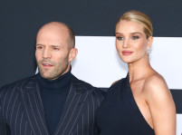 コワモテ俳優ジェイソン・ステイサムと美人モデル婚約者ロージー・ハンティントン＝ホワイトリーが、母国イギリスに戻った理由