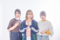 劇場アニメ『卓球少女 -閃光のかなたへ-』に出演する（左から）雨宮天、夏川椎菜、麻倉もも