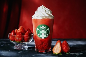 スタバ新作は“THE いちご”フラペ！　“いちごを超えたいちご”体験できる贅沢な一杯