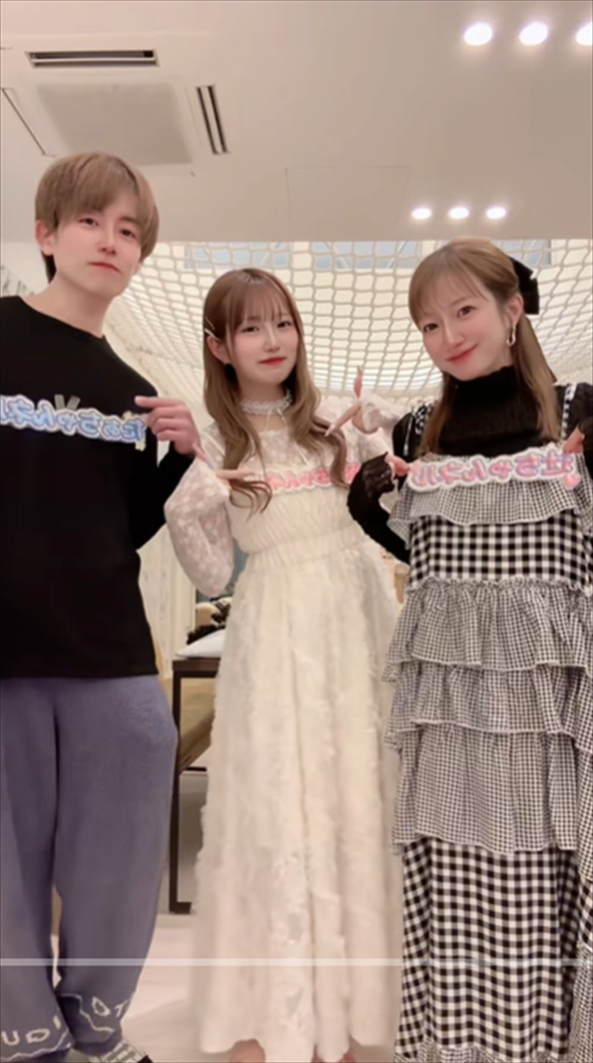辻希美の17歳娘、両親と「LOVEマシーン」ダンス　仲睦まじい投稿に「いいね！」多数集まる