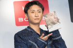 フォトエッセイ『人生そんなもん』（講談社）発売記念会見に出席した與真司郎