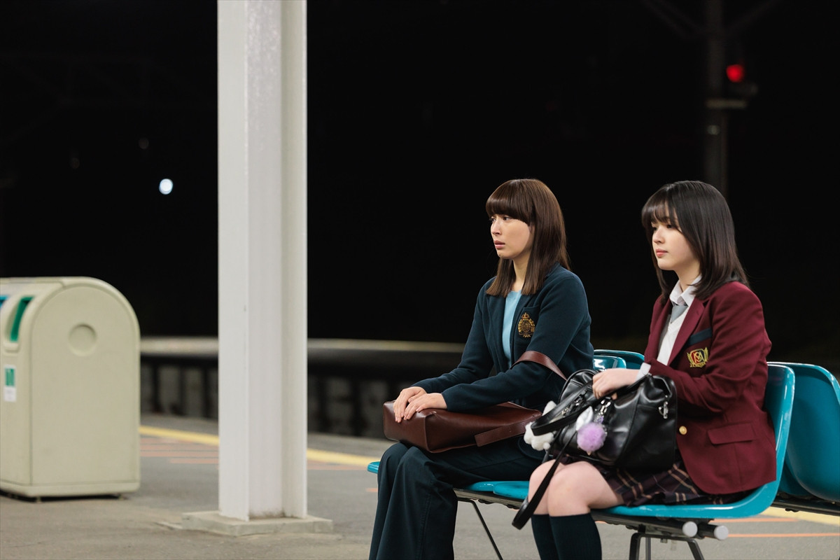 『なんで私が神説教』2話、“静”広瀬アリスが高校生の浮気問題を一刀両断「まさに神説教」