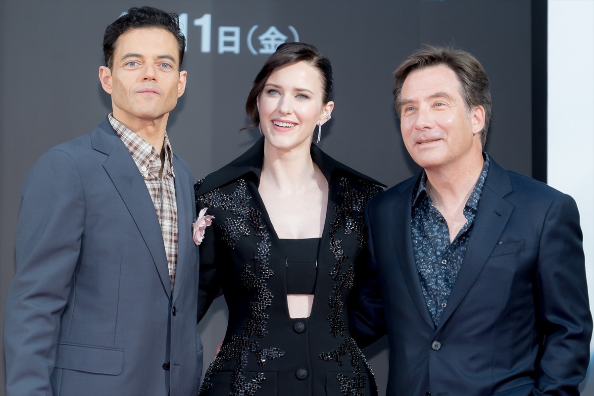 ラミ・マレック、7年ぶりの来日「日本のみなさん、愛してる～！」　三宅健が寄木細工をプレゼント