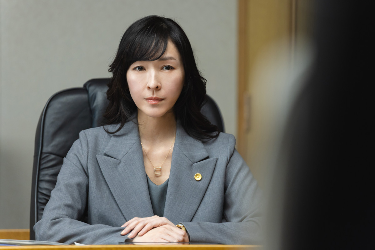 『魔物』今夜スタート　弁護士の“あやめ”麻生久美子と魅惑的な“凍也”塩野瑛久が許されない恋に堕ちる