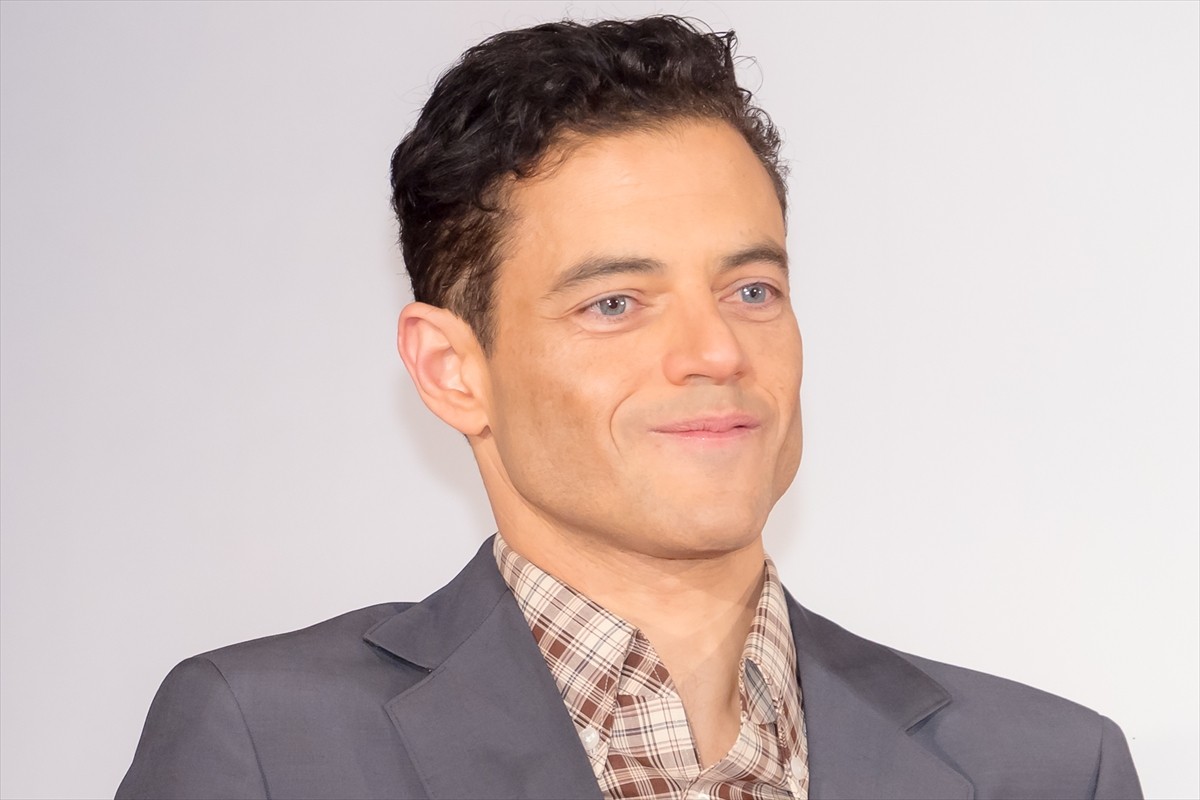 ラミ・マレック、7年ぶりの来日「日本のみなさん、愛してる～！」　三宅健が寄木細工をプレゼント