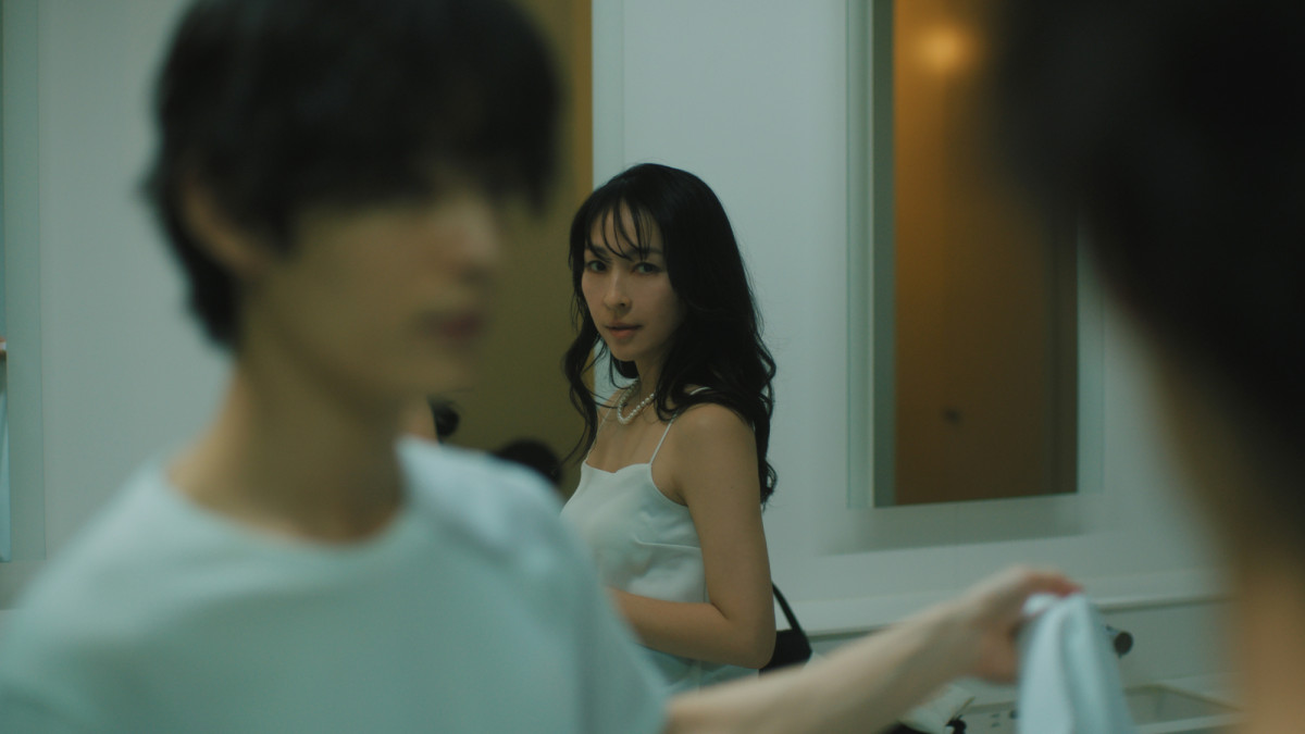 『魔物』“あやめ”麻生久美子がキムチチゲをかけられる展開に驚きの声「まさかの」「唐突なキムチチゲ」