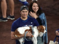 大谷翔平選手＆真美子夫人＆デコピン（2024年撮影）