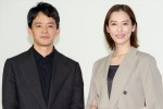 特集ドラマ「シリーズ横溝正史短編集IV～金田一耕助 悔やむ～」合同取材会に登場した（左から）池松壮亮、月城かなと
