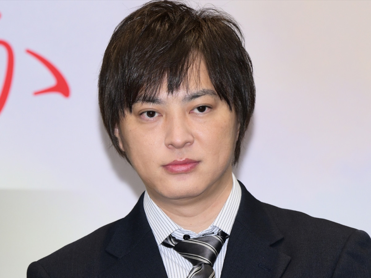 ドラマプレミア23『夫よ、死んでくれないか』でモラハラ夫・哲也を演じる塚本高史