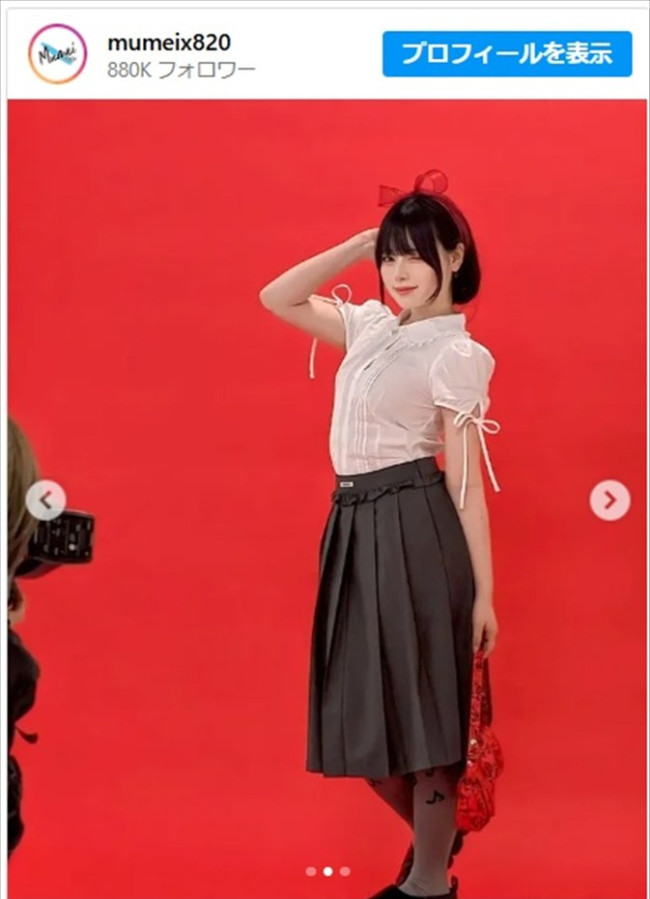 むめい、レトロでキュートなスタイルが天使すぎ　※「むめい」インスタグラム