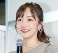 板野友美