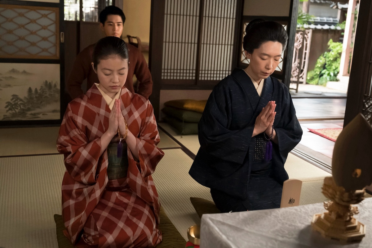 明日の『あんぱん』“のぶ”今田美桜、悲しみに暮れる“嵩”北村匠海に寄り添う