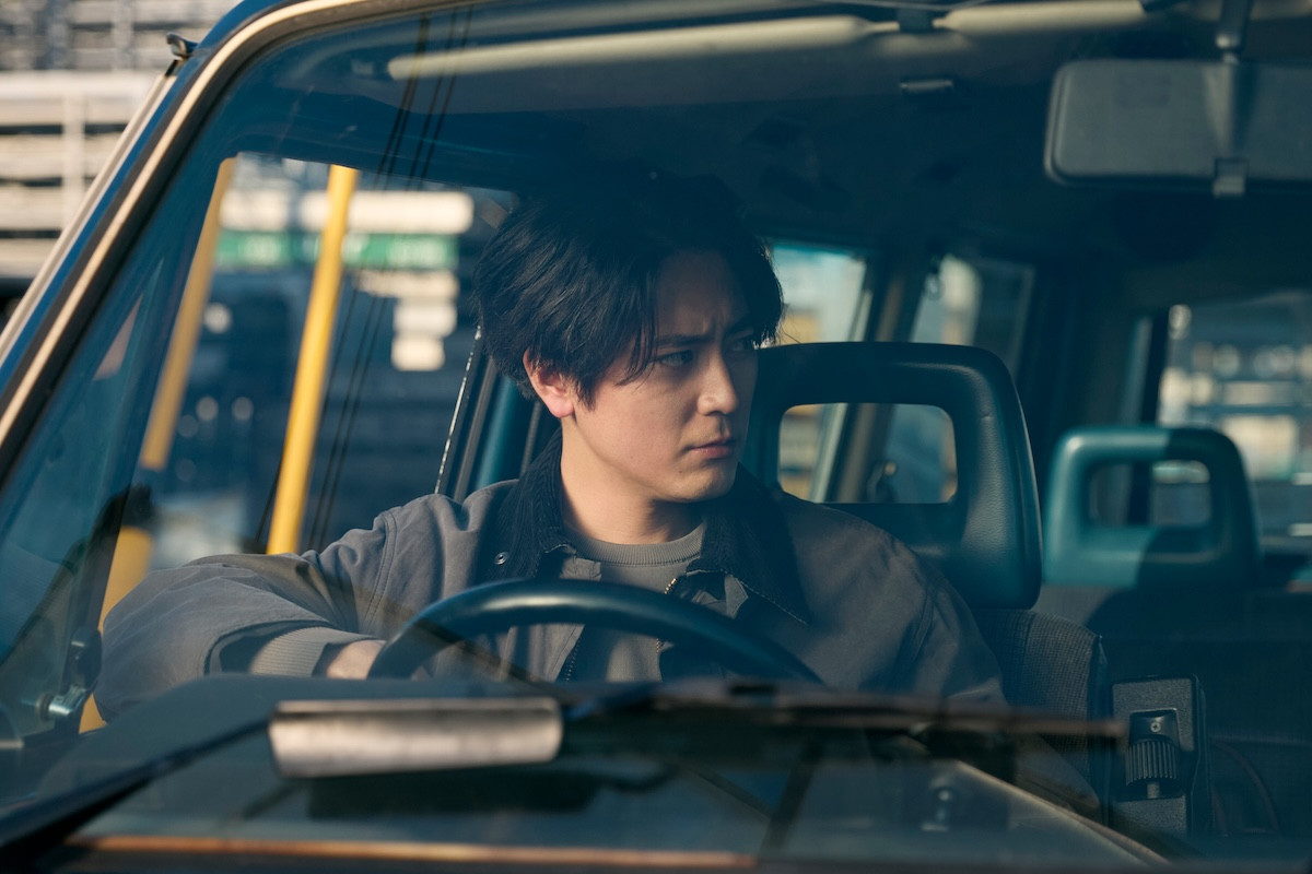 『イグナイト』第3話　“宇崎”間宮祥太朗、ケガをした外国人技能実習生の職場を訪れる
