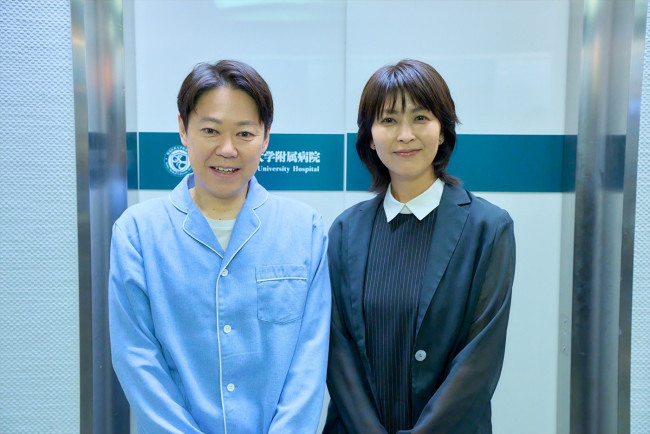 ドラマ『しあわせな結婚』のクランクインを迎えた（左から）阿部サダヲ、松たか子
