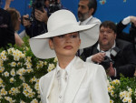 メットガラ、アンナ・サワイとゼンデイヤのスタイルが丸被りの珍事件発生