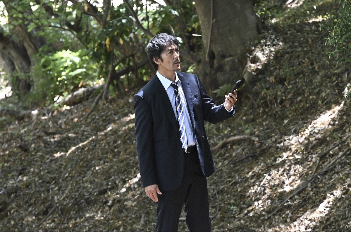 『キャスター』第8話　“進藤”阿部寛、大規模な山火事が発生した原子力関連施設が集中する村で取材を敢行