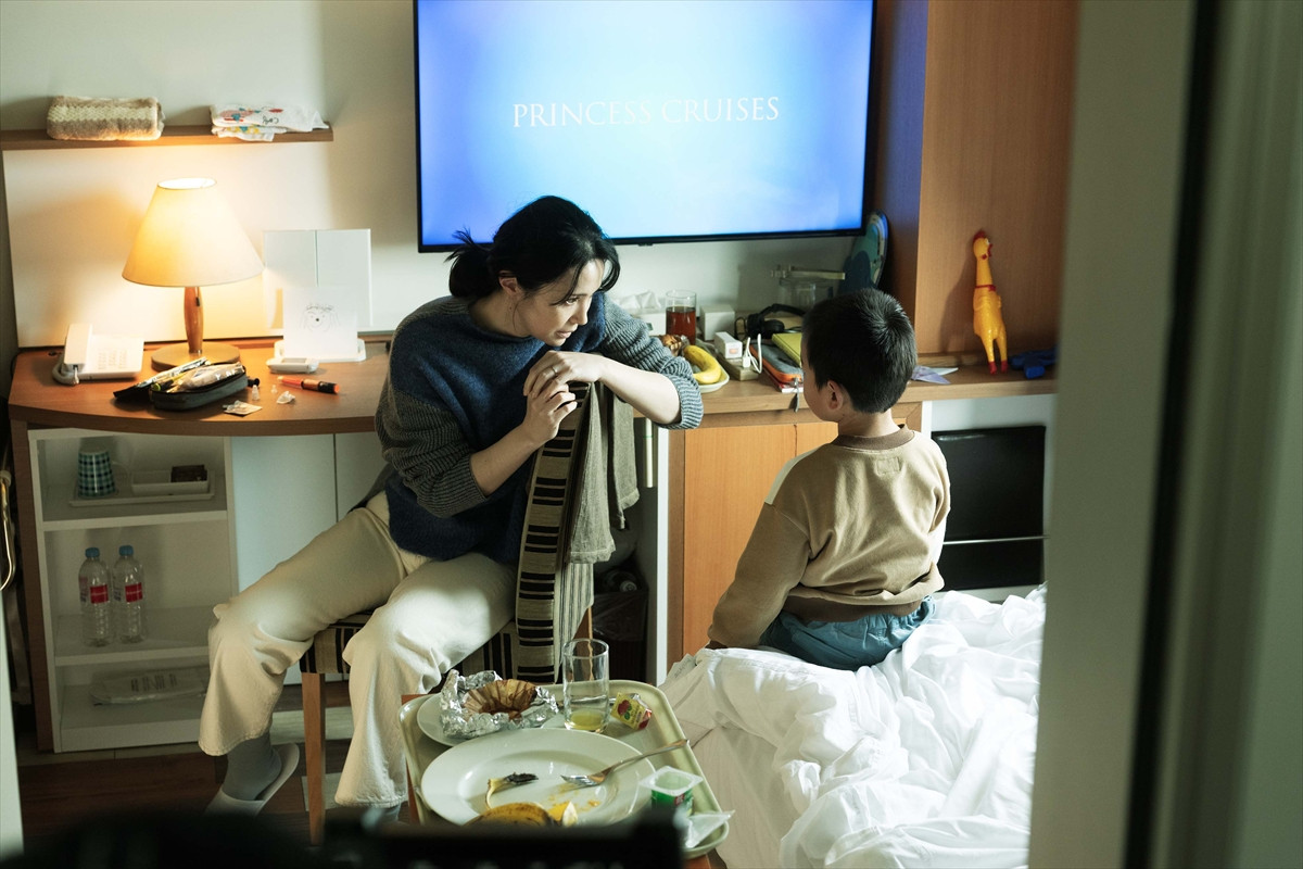 主演・小栗旬『フロントライン』あの時、誰一人あきらめなかった――事実に基づく感動ドラマを切り取る場面写真解禁