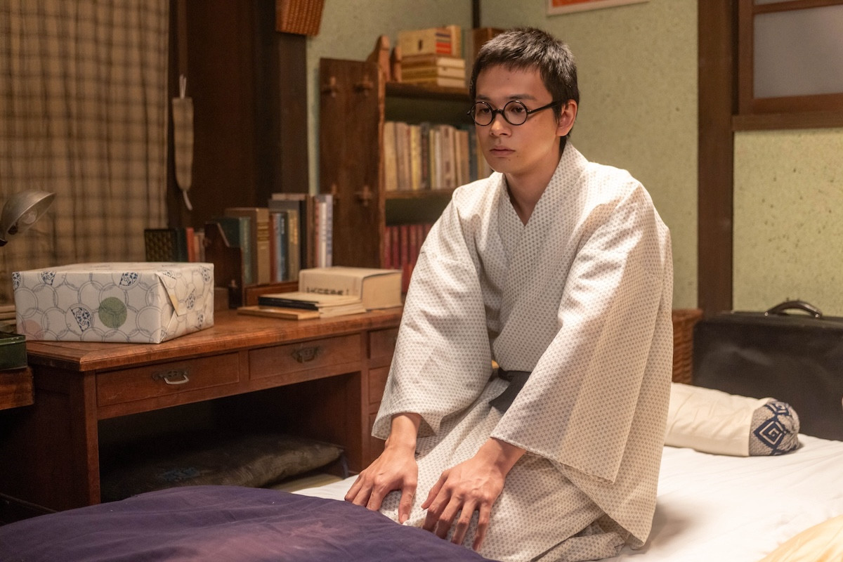 明日の『あんぱん』“のぶ”今田美桜、“嵩”北村匠海から東京土産を手渡される