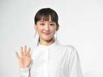 綾瀬はるか、ドラマ『ひとりでしにたい』取材会に登場