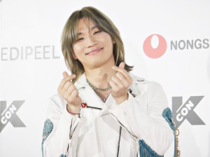 BIGBANG D-LITE、「KCON JAPAN」に初登場！ “ロックスター”感あふれるクールな衣装を着こなす＜KCON JAPAN 2025＞