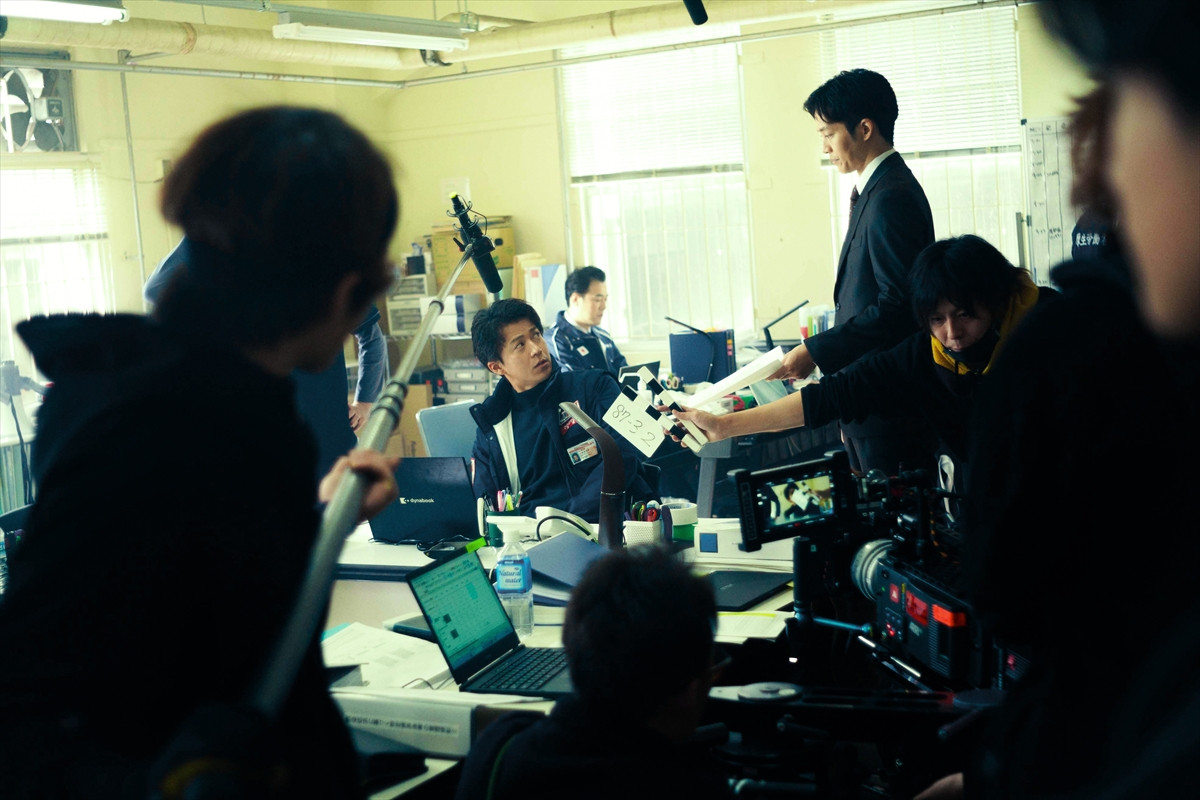 小栗旬×松坂桃李×池松壮亮×窪塚洋介の最強キャストがリアリティを追求　『フロントライン』メイキング写真解禁