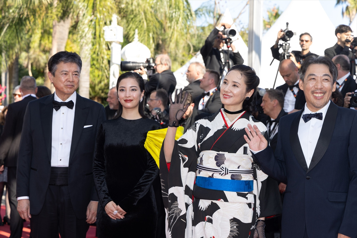 広瀬すず、白のノースリーブドレスで10年ぶりにカンヌ降臨「今回は思う存分楽しみながら浸りたい」