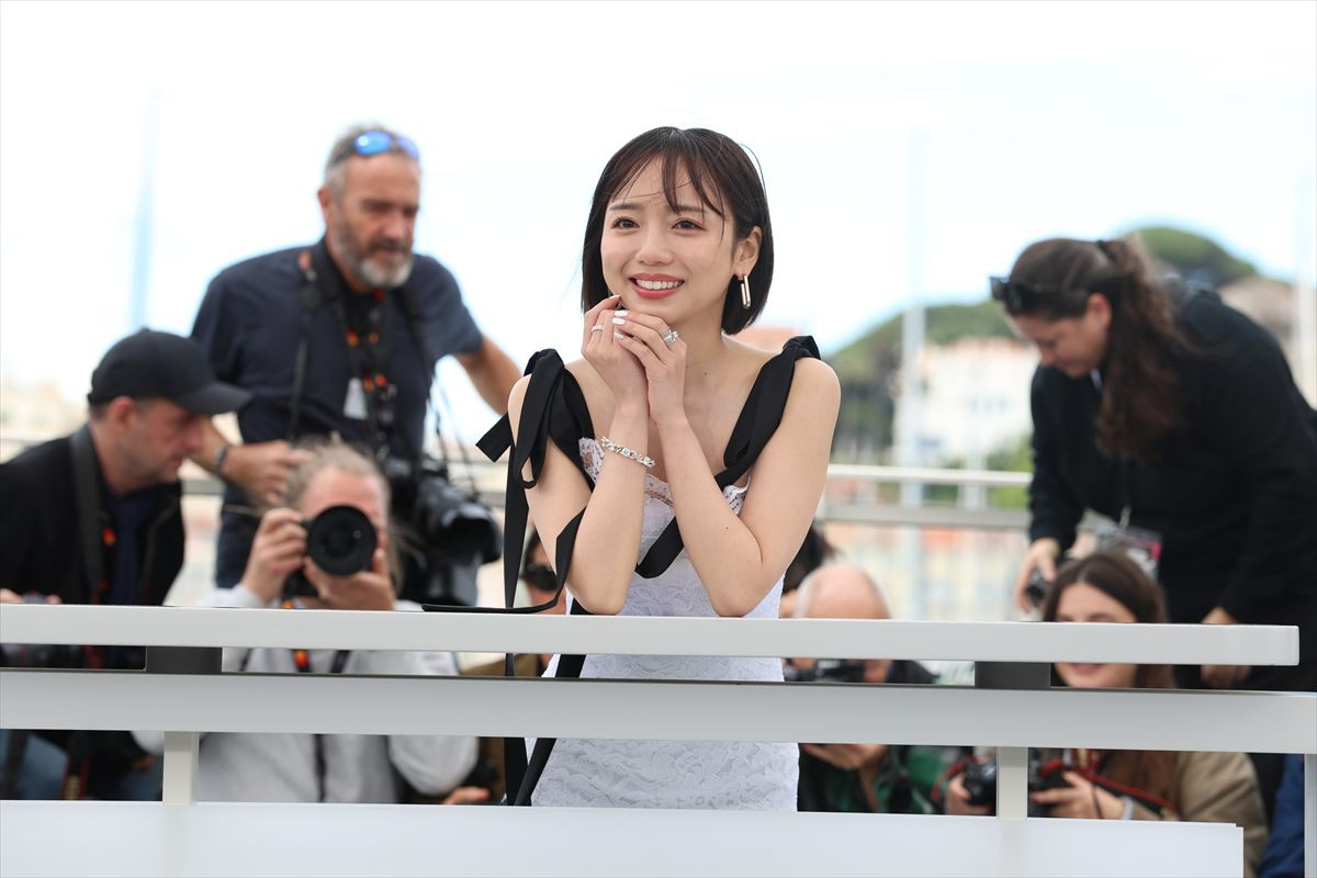 齊藤京子、映画初主演にしてカンヌに！「一生に一度の思い出」　『恋愛裁判』フォトコールに登場