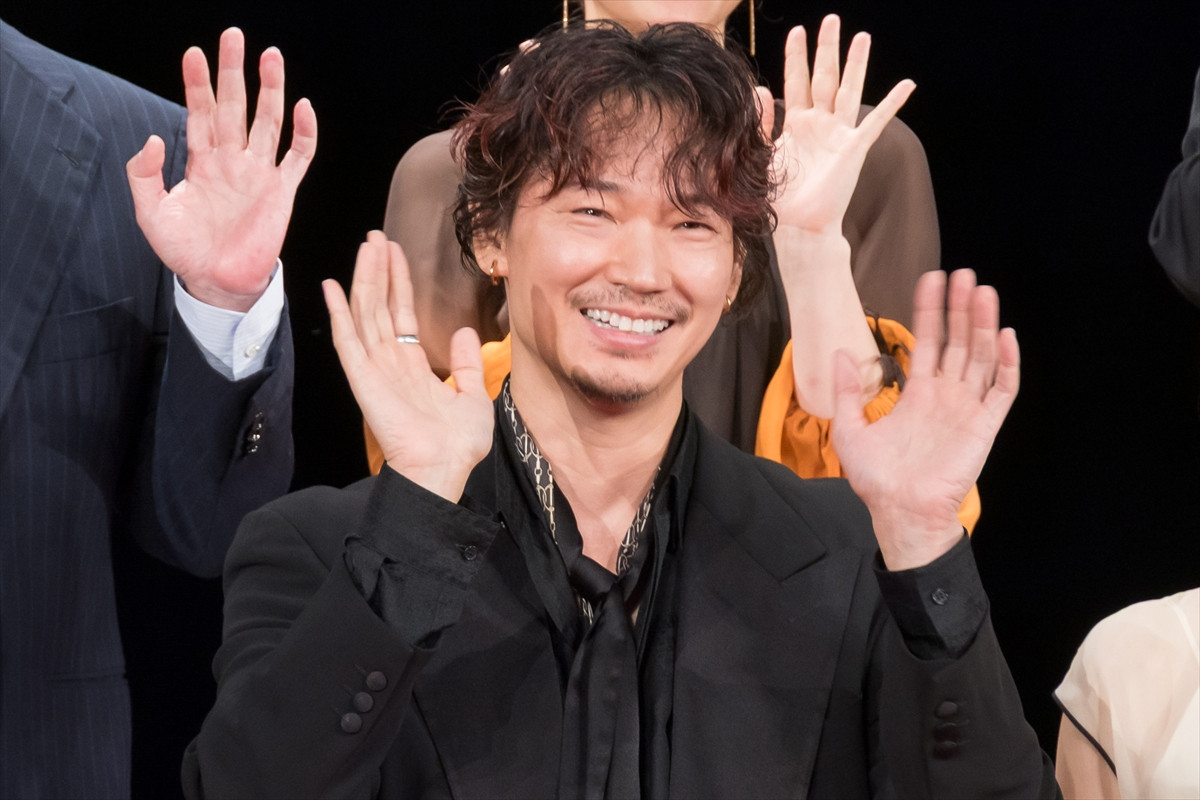 綾野剛、ファンへの気遣いに拍手「体調とか悪くなったらすぐ言って」
