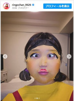 ヨンヒ人形になり切ったりんごちゃん　※「りんごちゃん」インスタグラム