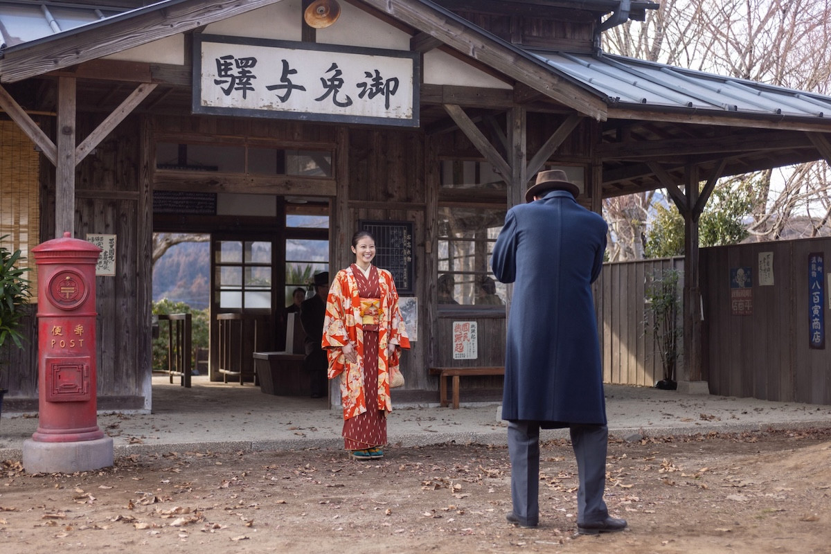明日の『あんぱん』“のぶ”今田美桜、夫“次郎”中島歩からカメラを託される