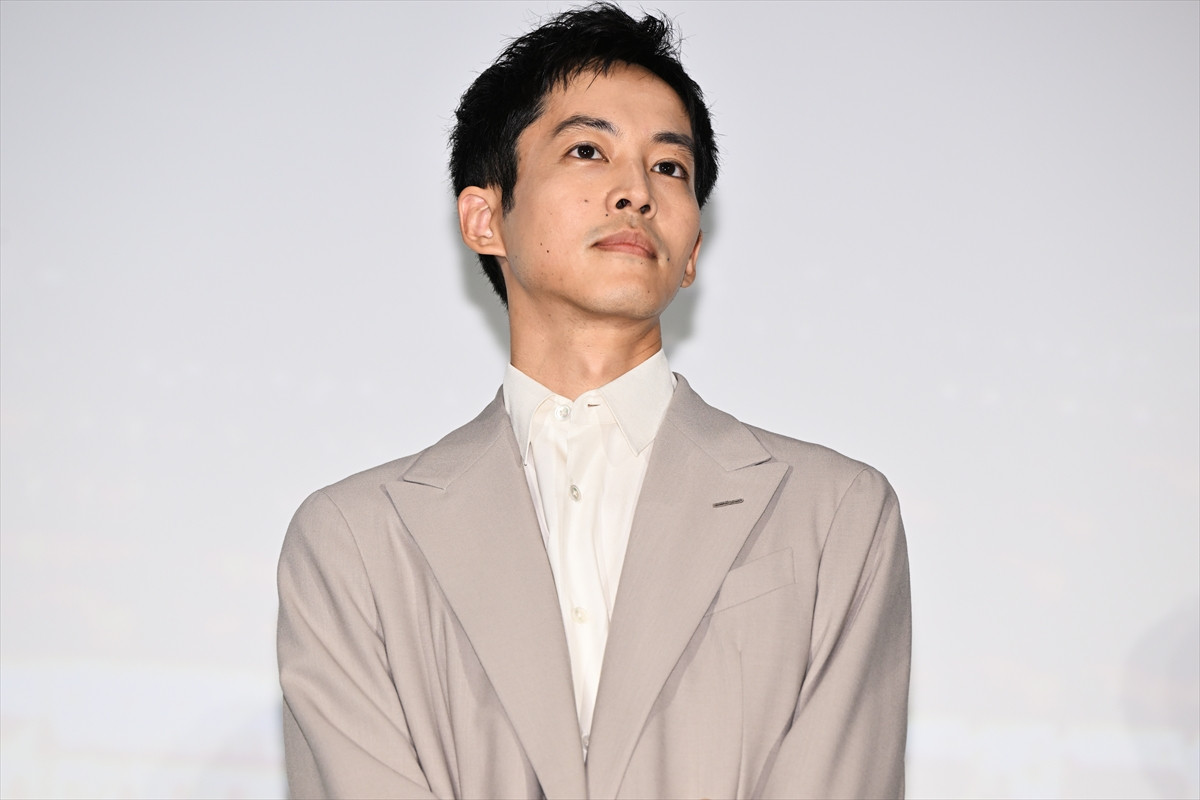 小栗旬、映画『フロントライン』初日に喜び「勇気をもらえる映画」　DMATへエールも