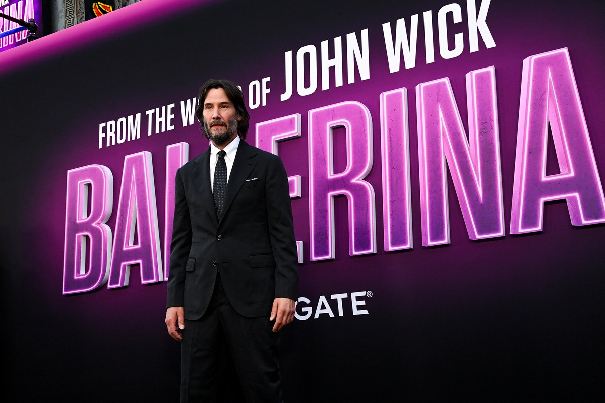 キアヌ・リーヴス、トム・クルーズと「ぜひ共演したい」　アナ・デ・アルマスと『バレリーナ』ツアー最終の地に